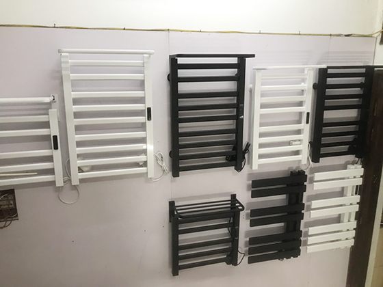 miken20r395b-1-1 Giàn sấy khăn tắm khăn mặt màu đen Miken R395B Chính Hãng 16