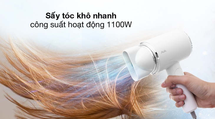 Máy sấy tóc có công suất hoạt động 1100W, giúp sấy khô tóc nhanh chóng