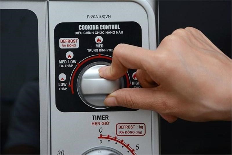 Lò vi sóng kết hợp nướng Grasso GS MOV 9525 3 chức năng của lò vi sóng
