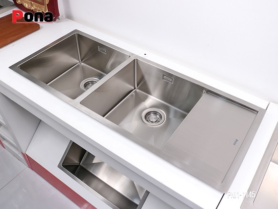pona-pni1-1145-4 Chậu rửa bát 2 hố cân có bàn Inox304 Carysil Pona PNI1-1145 (110x45cm) Chính Hãng 5